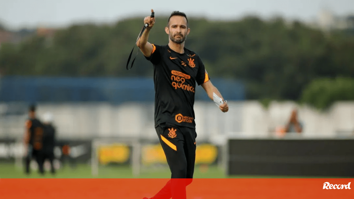 Filipe Almeida viaja esta quarta-feira para assinar pelo FK Auda