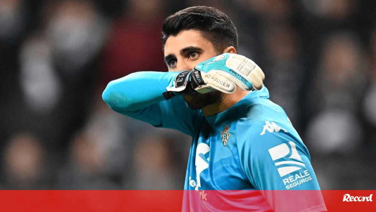 Rui Silva: «Passei a celebrar as defesas que faço»