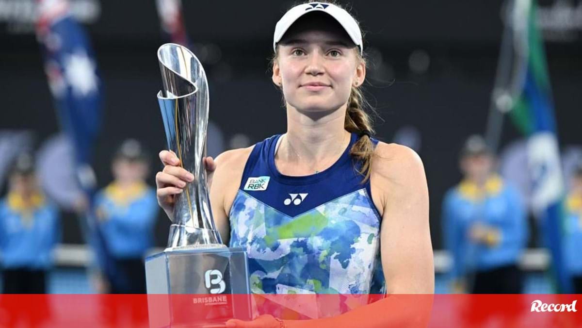 Rybakina 'vinga-se' de Sabalenka em Brisbane e Gauff defende o título em Auckland