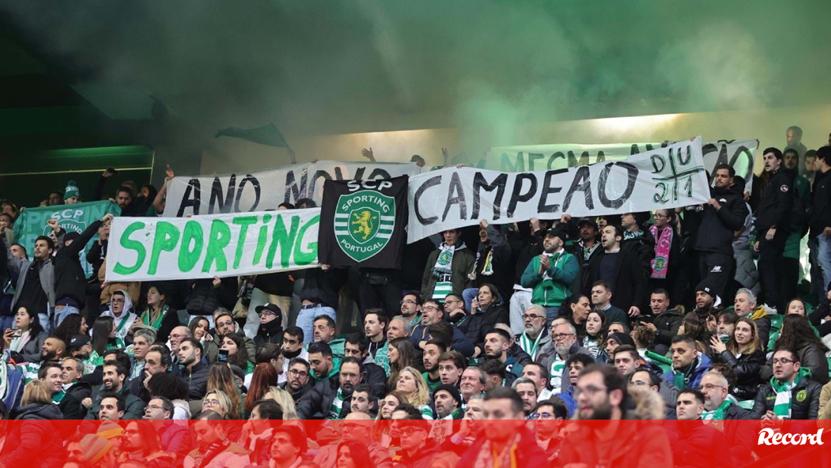 Ein Banner fordert Meister Sporting auf, den Lions eine Geldstrafe von 1.530 Euro zu zahlen – Sporting
