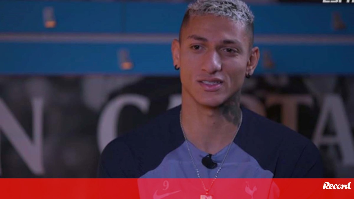 Richarlison: «Havia dias em que ia treinar e depois trancava-me no quarto»