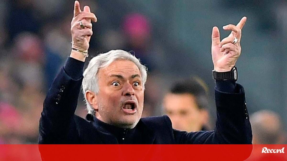 José Mourinho dá murro na mesa: «Não aceito que questionem o meu profissionalismo!»