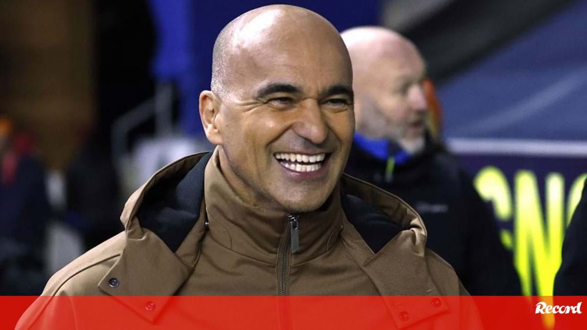 Siga a entrevista de Roberto Martínez em direto