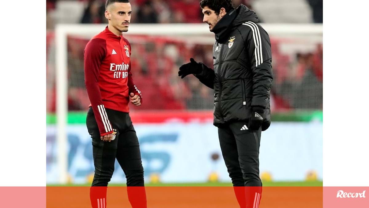 Chiquinho e Gonçalo Guedes pediram a Rui Costa para serem libertados no imediato