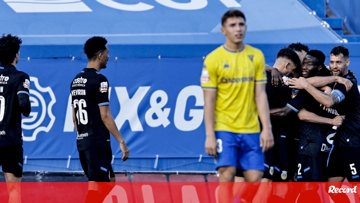 A crónica do Estoril-Arouca, 1-2: Quem não marca arrisca-se a sofrer