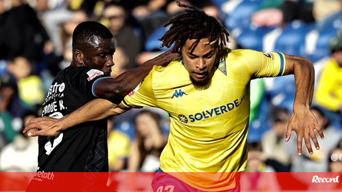 Estoril tenta adiar saída de Koindredi