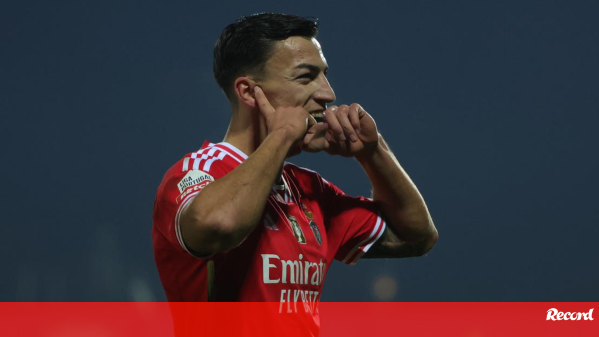 Empresário de Musa aborda futuro do avançado do Benfica: «Génova mostrou interesse»