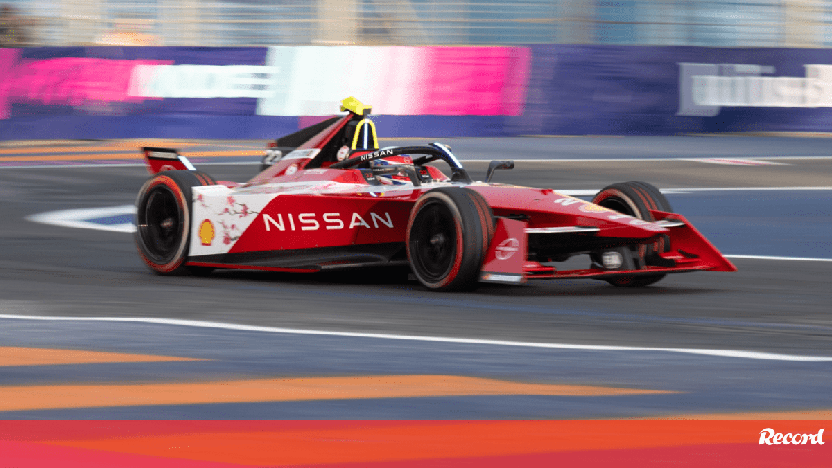 Fórmula E na Arábia Saudita: Nissan de Rowland na 'pole', Porsche de Félix da Costa último