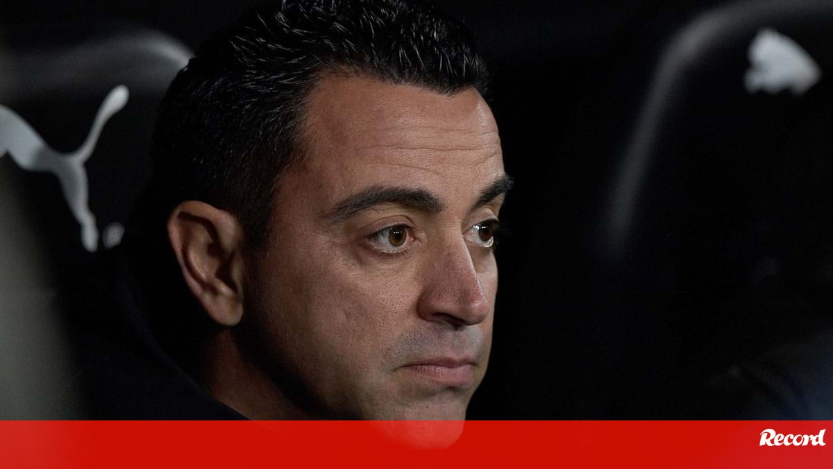 À beira das lágrimas: imprensa espanhola revela discurso emotivo de Xavi ao plantel do Barcelona