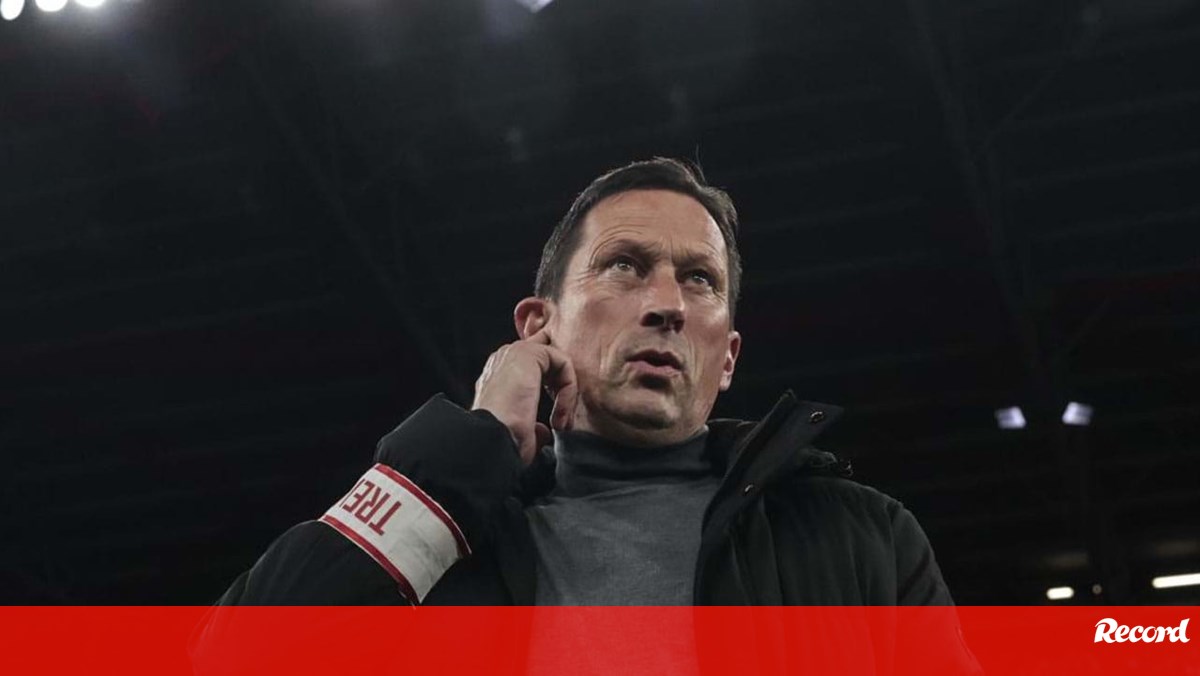 O onze do Benfica para o jogo com o Estrela da Amadora