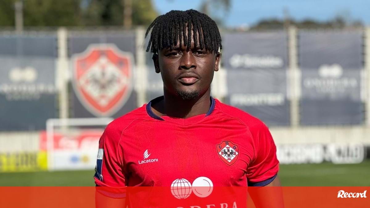 UD Oliveirense recebe Sangaré por empréstimo do AVS SAD