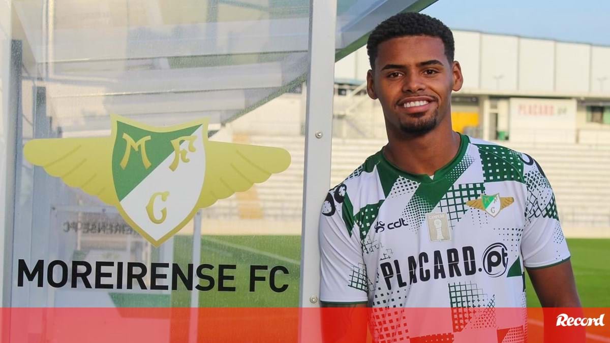 Oficial: Carlos Henrique reforça defesa do Moreirense