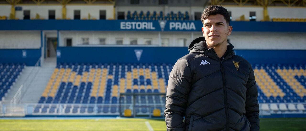  Médio Mateus está cedido pelo Sporting ao Estoril até final da época