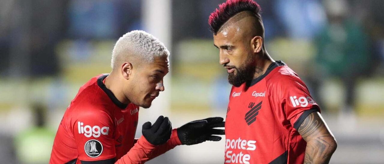 Arturo Vidal deixou o Athletico Paranaense e rumou ao Colo Colo