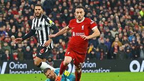A crónica do Liverpool-Newcastle, 4-2: Dançam ao som do... DJ