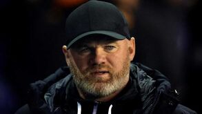 BBC anuncia demissão de Wayne Rooney com alusão à série Peaky Blinders e Gary Lineker manda apagar 