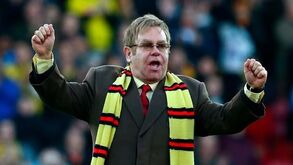 A dívida está paga: Lineker revela bilhete especial de Sir Elton John