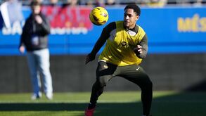 Barcelona pagou 30 milhões por Vitor Roque mas não consegue inscrever o brasileiro