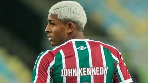 Mira pouco afinada: Lyon tentou John Kennedy mas falhou o alvo