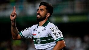 Rodrigo Pinho reforça o ataque do E. Amadora
