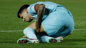 Barcelona esclarece lesão de João Cancelo no joelho esquerdo