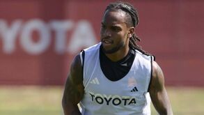 Continua pesadelo de Renato Sanches: médio volta a lesionar-se