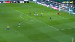 Pote recuperou a bola a meio-campo, foi por ali fora e rematou colocado para mais um golo do Sporting