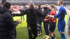 Perderam por 12-0 mas saíram de campo ovacionados... pelos jogadores rivais