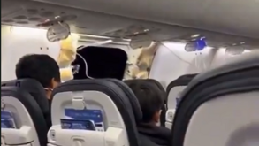 Voo da Alaska Airlines aterra de emergência após perder uma janela