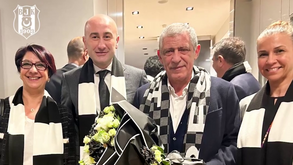 Assim foi a receção de Fernando Santos na chegada a Istambul