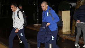 Pepe sorridente e Gonçalo Borges nos eleitos: a chegada do FC Porto a Lisboa