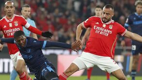 Chegou a hora de Cabral: brasileiro firme no onze do Benfica