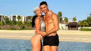 Ronaldo partilha foto com Georgina na praia: «Alma gémea»