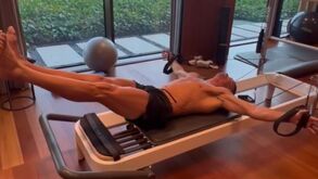 Cristiano Ronaldo mostra como treina os abdominais