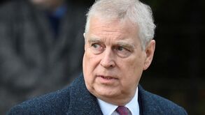 Jeffrey Epstein tinha “vídeos de sexo” do príncipe André, Bill Clinton e Richard Branson