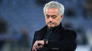 Mourinho e o penálti que decidiu o Lazio-Roma: «O árbitro, que está a três metros, não marca, mas o VAR sim»