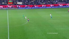 O golo que decidiu o dérbi madrileno: Oblak subiu à área do Real Madrid e aconteceu... isto