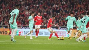 Às vezes é bonito o futebol sem controlo