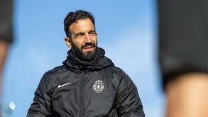 Minimizar o desgaste... no ar: Sporting viaja de avião para o jogo com o Chaves