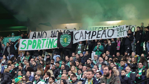 Faixa a pedir o Sporting campeão vale multa de 1.530 euros aos leões