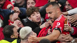 «Ninguém esperava que ele se atirasse»: adepto que festejou com Arthur Cabral descreve o momento a Record