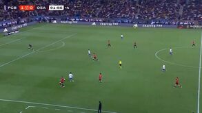 Toque de calcanhar, túnel e assistência: João Félix brilhou neste golo do Barcelona ao Osasuna