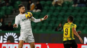 Mexidas à vista na defesa do Sporting