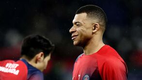 Mãe de Mbappé assume ter sido 'implacável' com o PSG: «Se pudéssemos ter levado 10 mil milhões...»