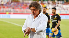 Chipre: Sá Pinto tropeça mas ainda é líder