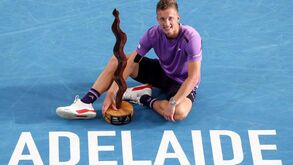Jiri Lehecka e Jelena Ostapenko conquistam torneio de Adelaide