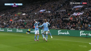 O golaço de calcanhar de Bernardo Silva diante do Newcastle: Foden até levou as mãos à cabeça
