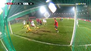 O golo de Paulinho: bola tocou no braço de Vasco Fernandes, Chaves pediu infração e VAR demorou minutos a confirmar
