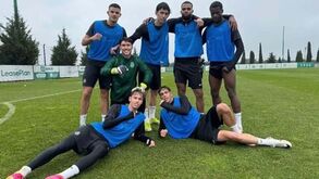 Aí está St. Juste: central mostra-se no relvado no treino do Sporting