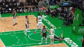 Neemias Queta soma 6 pontos e 8 ressaltos diante dos Spurs de Wembanyama na NBA